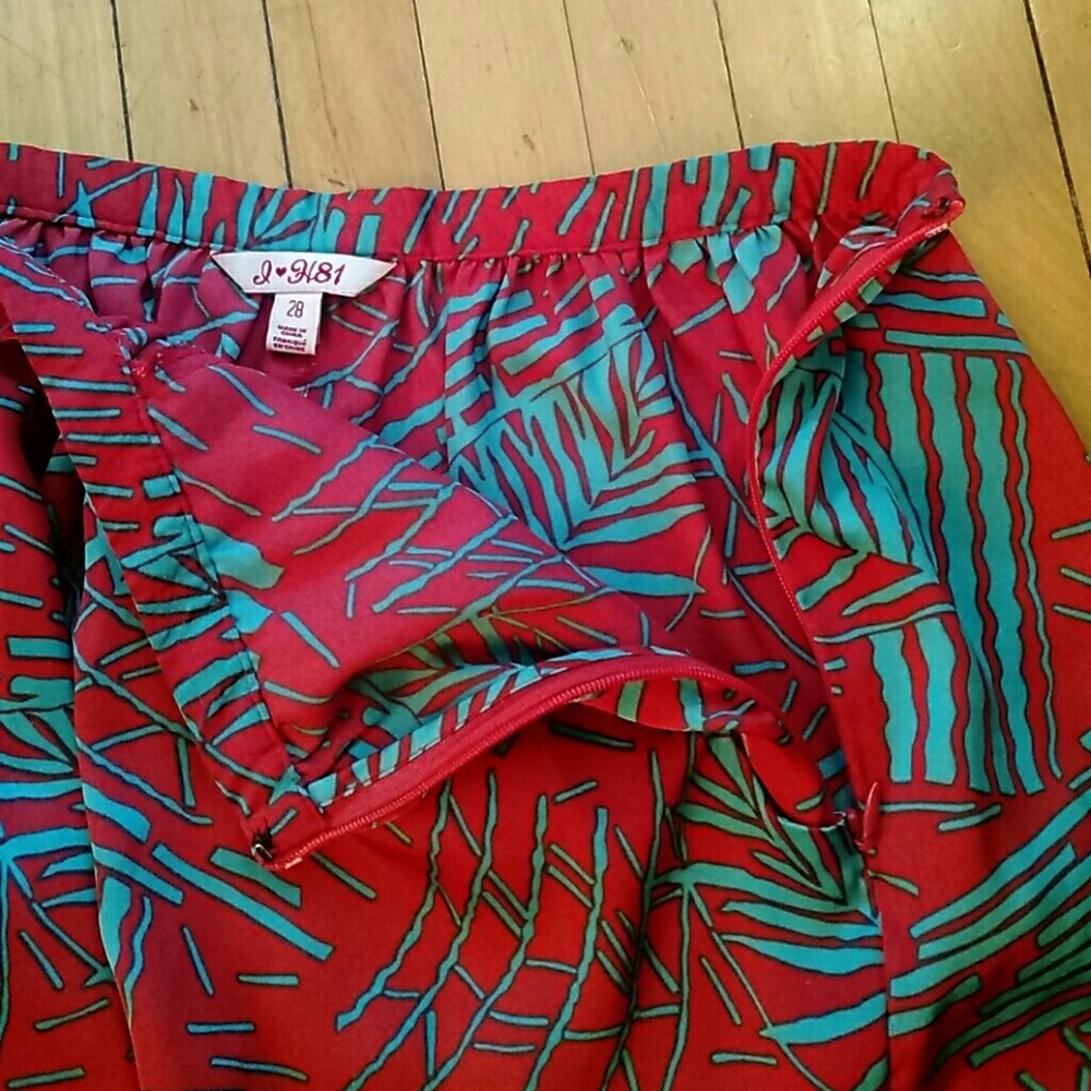 Bold Patterned Shorts - Picture 6 of 6